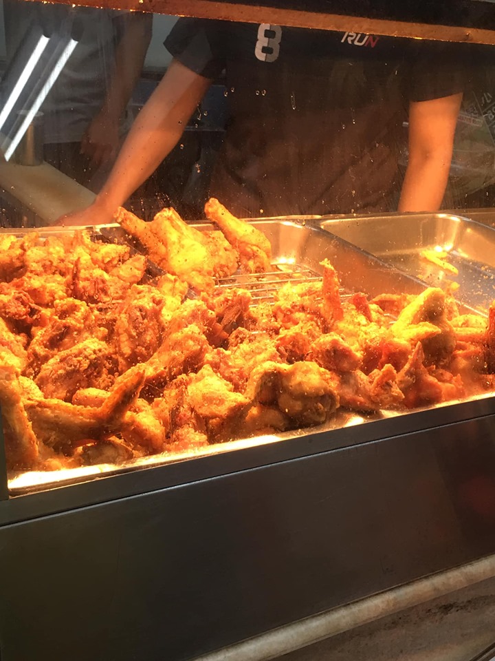 樂知旅店附近商家 青いトンボファストフード的照片